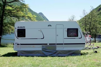 SKIRTING CARAVAN